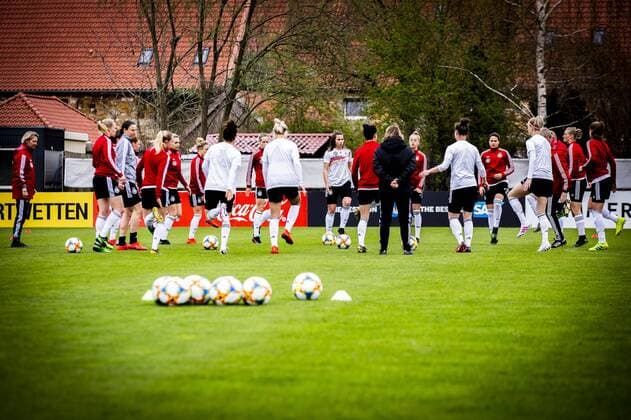 GER, Hotel Residence Klosterpforte, Trainingseinheit DFB Frauennationalmannschaft 03.04.2019, Hotel Residence Klosterpforte, Harsewinkel, GER, Hotel Residence Klosterpforte, Trainingseinheit DFB Frauennationalmannschaft , DFB REGULATIONS PROHIBIT ANY USE OF PHOTOGRAPHS AS IMAGE SEQUENCES AND OR QUASI-VIDEO im Bild picture shows: Trainingseinheit der DFB Frauen,