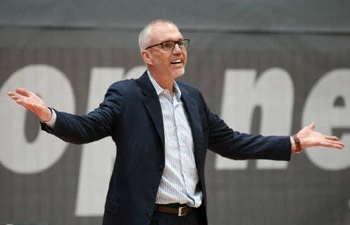 v.li.: Headcoach Gordon Herbert (Fraport Skyliners) enttäuscht schauend, Enttäuschung, disappointed, Einzelbild, Basketball, easyCredit Basketball-Bundesliga, s.Oliver Würzburg - Fraport Skyliners Frankfurt,