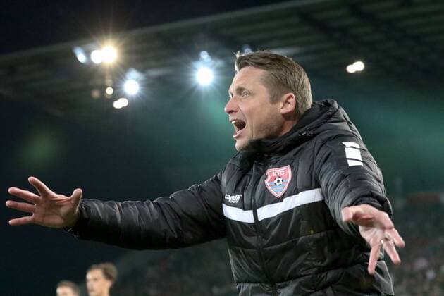 Fußball Niederrheinpokal Halbfinale Rot-Weiss Essen - KFC Uerdingen am 02.04.2019 im Stadion Essen in Essen Frank Heinemann ( Trainer Uerdingen )