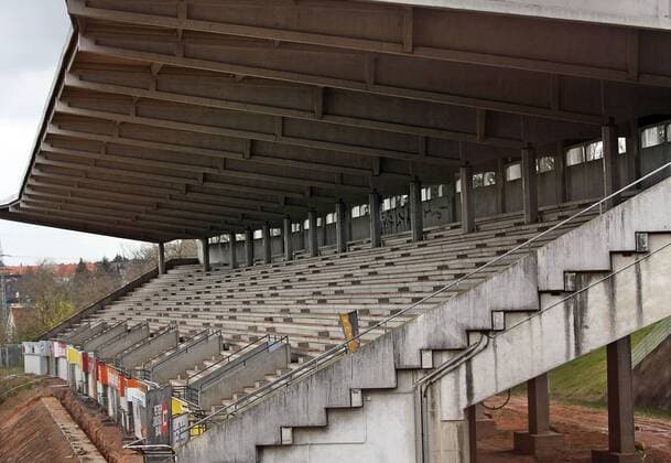 Fußball, Stadiongeschichte 1. FC Saarbrücken Umbauphase Saarbrücker Ludwigsparkstadion vom 5.April 2019 (1.FC Saarbrücken) 05.04.2019, xmohx, Fussball Regionalliga Suedwest, 1.FC Saarbruecken - Umbau Stadion emspor, v.l. Umbau des Ludwigsparkstadions (DFL DFB REGULATIONS PROHIBIT ANY USE OF PHOTOGRAPHS as IMAGE SEQUENCES and or QUASI-VIDEO) Saarbruecken
