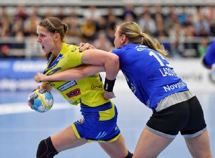 Women s EHF Champions League Xenia Smits of Metz Handball in action against Barbara Lazovic of CSM Bucharest, during CSM Bucharest - Metz Handball, Women s EHF Champions League, Dinamo Pollyvalent Hall, 05 April 2019 Copyright: xAlexxNicodimx