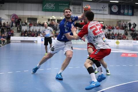 Brykner Ladislav (EHV Aue 17) gegen Vyron Papadopoulos (ASV Hamm-Westfalen 22)(vorne) und Soeren Suedmeier (ASV Hamm-Westfalen 17)(hinten) , ASV Hamm-Westfalen vs EHV Aue, Handball, 2. Bundesliga, 05.04.2019, ASV Hamm-Westfalen vs EHV Aue, Handball, 2. Bundesliga, 05.04.2019 Hamm Copyright: xEIBNER JanxStrohdiekx EP_JSK