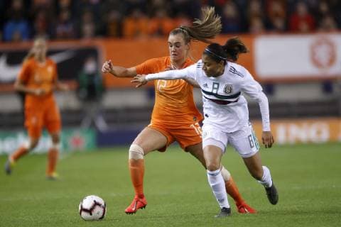 Fußball, Damen Länderspiel, Niederlande - Mexiko (L-R), Jill Roord of Holland, Nancy Antonio of Mexico during the women s International Friendly Länderspiel match between The Netherlands and Mexico at Gelredome on April 05, 2019 in Arnhem, The Netherlands International friendly match 2018 2019 xVIxVIxImagesx xJeroenxPutmansxIVx 14106205
