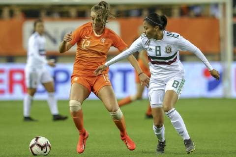 Fußball, Damen Länderspiel, Niederlande - Mexiko ARNHEM, 05-04-2019 ,Stadion Gerledome, , Netherlands - Mexico women (Friendly) ,season 2018 2019, Netherlands player Jill Roord, Mexico player Nancy Antonio during the match Netherlands - Mexico women (Friendly) Netherlands - Mexico women (Friendly)  x3115635x