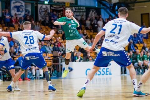 Philip Jungemann 21 (Dessau-Rosslauer HV 06), Steffen Kaufmann 18 (DJK Rimpar Wölfe), Florian Pfeiffer 14 (Dessau-Rosslauer HV 06) waehrend der Begegnung in der Handball 2. Bundesliga (Herren) - Saison 2018-2019 zwischen Dessau-Rosslauer HV 06 und DJK Rimpar Wölfe in der Anhalt Arena am 5. April 2019 in Dessau-Rosslau, Sachsen Anhalt, Deutschland