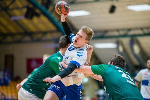 Slavomir Mlotek 10 (Dessau-Rosslauer HV 06) am Ball waehrend der Begegnung in der Handball 2. Bundesliga (Herren) - Saison 2018-2019 zwischen Dessau-Rosslauer HV 06 und DJK Rimpar Wölfe in der Anhalt Arena am 5. April 2019 in Dessau-Rosslau, Sachsen Anhalt, Deutschland