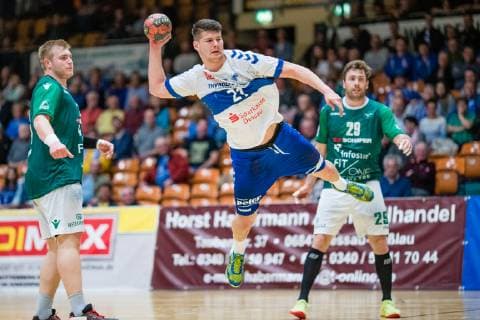 Philip Jungemann 21 (Dessau-Rosslauer HV 06) waehrend der Begegnung in der Handball 2. Bundesliga (Herren) - Saison 2018-2019 zwischen Dessau-Rosslauer HV 06 und DJK Rimpar Wölfe in der Anhalt Arena am 5. April 2019 in Dessau-Rosslau, Sachsen Anhalt, Deutschland