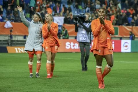 ARNHEM, 05-04-2019 ,Stadion Gerledome, , Netherlands - Mexico women (Friendly) ,season 2018 2019, L-R Netherlands player Danielle van de Donk, Netherlands player Jackie Groenen, Netherlands player Lineth Beerensteyn during the match Netherlands - Mexico women (Friendly) Netherlands - Mexico women (Friendly)  x3116880x