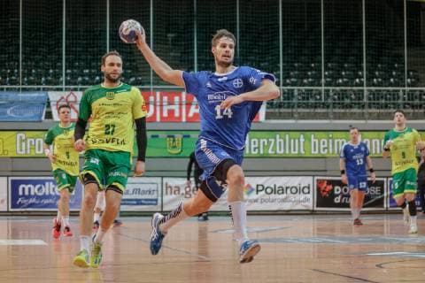 2. Handball Bundesliga, VFL Eintracht Hagen - TSV Bayer Dormagen, Hagen, 5.4.2019 Ian Hüter (TSV Bayer Dormagen) & Jan-Lars Gaubatz (Eintracht Hagen), VFL Eintracht Hagen - TSV Bayer Dormagen am 5.4.2019 in der Krollmann Arena, Hagen