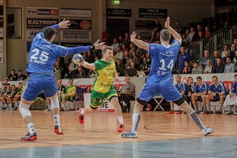 2. Handball Bundesliga, VFL Eintracht Hagen - TSV Bayer Dormagen, Hagen, 5.4.2019 Sören Kress (Eintracht Hagen), Patrick Hüter (TSV Bayer Dormagen) & Ian Hüter (TSV Bayer Dormagen), VFL Eintracht Hagen - TSV Bayer Dormagen am 5.4.2019 in der Krollmann Arena, Hagen