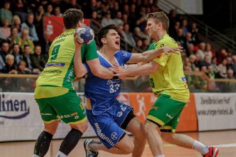 2. Handball Bundesliga, VFL Eintracht Hagen - TSV Bayer Dormagen, Hagen, 5.4.2019 Eloy Morante Maldonado (TSV Bayer Dormagen), Tilman Pröhl (Eintracht Hagen) & Julian Renninger (Eintracht Hagen)VFL Eintracht Hagen - TSV Bayer Dormagen am 5.4.2019 in der Krollmann Arena, Hagen