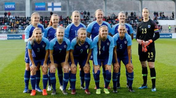 05.04.2019 Tissot Arena Biel , SCHWEIZ , Saison 2018 2019 Frauen Fussball Nationalmannschaft Länderspiel Schweiz - Finnland Teamfoto oben vl. Julia Tunturi , Olga Ahtinen , Linda Sällström , Anna Westerlund , Natalia Kuikka und Torhüterin Tinja Riikka Korpela . Unten vl. Tuija Hyyrynen , Adelina Engman , Juliette Kemppi , Ria Öling und Emma Koivisto (Finnland)