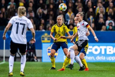 190406 Hanna Glas of Sweden and Alexandra Popp of Germany during the women?s International Friendly Länderspiel football match between Sweden and Germany on April 6, 2019 in Stockholm. Photo: Simon Hastegard BILDBYRAN 180019 Copyright: SIMONxHASTEGARD BB190406SH001