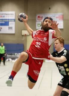 TuS Ferndorf - HC Rhein Vikings, 05.04.2019 Julius Lindskog Andersson (TuS Ferndorf) wird von Ino Ahrens (Rhein Vikings) gehalten, Kreuztal Stählerwiese Deutschland