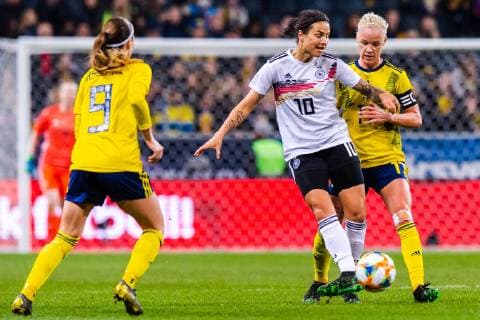 190406 Kosovare Asllani och Caroline Seger of Sweden and Dzsenifer Marozsan of Germany during the women?s International Friendly Länderspiel football match between Sweden and Germany on April 6, 2019 in Stockholm. Photo: Simon Hastegard BILDBYRAN 180019 Copyright: SIMONxHASTEGARD BB190406SH011