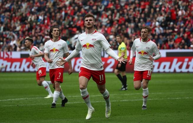 Sport Themen der Woche KW14 Sport Bilder des Tages Leverkusen - RB Leipzig Fussball Bundesliga Leverkusen, 06.04.2019, BayArena, Fussball, Bundesliga, 28.Spieltag , Bayer 04 Leverkusen vs. RB Leipzig , Im Bild: Torschütze Timo Werner (11, RB Leipzig) nach seinem Treffer zum 2:2 Ausgleich. V.l.: Marcel Sabitzer, Timo Werner und Emil Forsberg (alle Leipzig). , DFL regulations prohibit any use of photographs as image sequences and or quasi-video. , *** Leverkusen RB Leipzig Soccer Bundesliga Leverkusen 06 04 2019 BayArena Soccer Bundesliga 28 Matchday Bayer 04 Leverkusen vs RB Leipzig In picture goal scorer Timo Werner 11 RB Leipzig after his goal to the 2 2 equalization V l Marcel Sabitzer Timo Werner and Emil Forsberg all Leipzig DFL regulations prohibit any use of photographs as image sequences and or quasi video