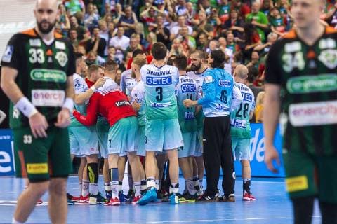 Hamburg, Deutschland 06. April 2019: REWE Final 4 - DHB Pokal Halbfinale - TSV Hannover-Burgdorf vs. SC Magdeburg die Mannschaft von Magdeburg Schlussjubel Schlußjubel Emotion Freude Hamburg Barclaycard Arena Hamburg Deutschland