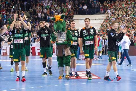 Hamburg, Deutschland 06. April 2019: REWE Final 4 - DHB Pokal Halbfinale - TSV Hannover-Burgdorf vs. SC Magdeburg die Mannschaft von Hannover-Burgdorf unzufrieden enttäuscht enttaeuscht niedergeschlagen frustriert, Hamburg Barclaycard Arena Hamburg Deutschland