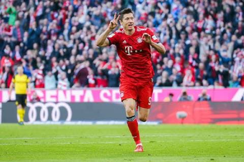 Robert Lewandowski (FC Bayern Muenchen) jubelt nach seinem Tor zum 2:0 DFL regulations prohibit any use of photographs as image sequences and or quasi-video. GER, Fussball, 1. Bundesliga, FC Bayern Muenchen - Borussia Dortmund, 09.02.2019 Muenchen *** Robert Lewandowski FC Bayern Muenchen celebrates his goal to the 2 0 DFL regulations prohibit any use of photographs as image sequences and or quasi video GER Fussball 1 Bundesliga FC Bayern Muenchen Borussia Dortmund 09 02 2019 Muenchen Copyright: xTomxWellerx xEibner-Pressefotox EP_eer