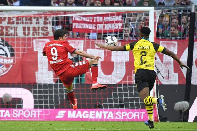 Robert LEWANDOWSKI (Bayern Muenchen) schiesst das Tor zum 2-0, Aktion,Torschuss gegen Dan Axel Zagadou (Borussia Dortmund). Fussball 1. Bundesliga, 28.Spieltag,Spieltag28, FC Bayern Muenchen M) - Borussia Dortmund (DO), am 06.04.2019 in Muenchen A L L I A N Z A R E N A, DFL REGULATIONS PROHIBIT ANY USE OF PHOTOGRAPHS AS IMAGE SEQUENCES AND OR QUASI-VIDEO. *** Robert LEWANDOWSKI Bayern Muenchen scores the goal for the 2 0 action goal shot against Dan Axel Zagadou Borussia Dortmund Football 1 Bundesliga 28 Matchday Matchday28 FC Bayern Muenchen M Borussia Dortmund DO on 06 04 2019 in Munich A L L I A N Z A R E N A DFL REGULATIONS PROHIBIT ANY USE OF PHOTOGRAPHS AS IMAGE SEQUENCES AND OR QUASI VIDEO
