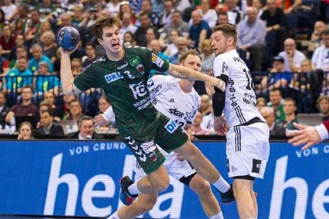 Hamburg, Deutschland 06. April 2019: REWE Final 4 - DHB Pokal Halbfinale - THW Kiel vs. Fuechse Berlin Jacob Tandrup Holm (Berlin), Niclas Ekberg (THW Kiel) Hamburg Barclaycard Arena Hamburg Deutschland