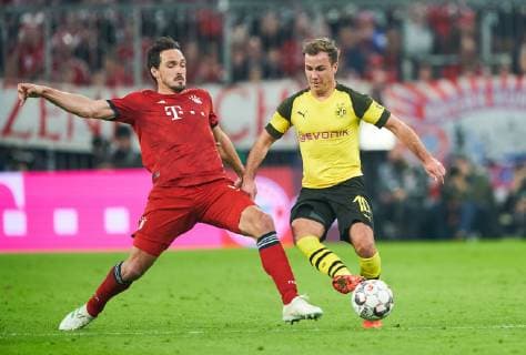 Mats HUMMELS, FCB 5 compete for the ball, tackling, duel, header, zweikampf, action, fight against Mario GÖTZE, BVB 10 FC BAYERN MUNICH - BORUSSIA DORTMUND - DFL REGULATIONS PROHIBIT ANY USE OF PHOTOGRAPHS as IMAGE SEQUENCES and or QUASI-VIDEO - 1.German Soccer League , Munich, April 06, 2019 Season 2018 2019, matchday 28, FCB, München, BVB Photographer: Peter Schatz