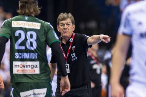 Hamburg, Deutschland 06. April 2019: REWE Final 4 - DHB Pokal Halbfinale - THW Kiel vs. Fuechse Berlin Trainer Velimir Petkovic (Berlin) gibt Anweisungen, Erik Schmidt (Berlin) Hamburg Barclaycard Arena Hamburg Deutschland