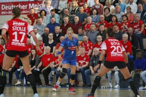Bad Langensalza, 06.04.2019 Handball, 1. Bundesliga, Frauen, Saison 2018 19, Thüringer HC (THC) vs SG BBM Bietigheim (BBM) Alicia Stolle (THC),Maura Visser (BBM) und Emily Bölk (THC)