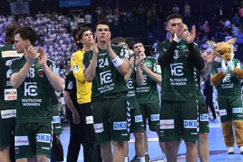 HBL, DHB-Pokal, Halbfinale,THW Kiel vs Fuechse Berlin 06.04.19, Hamburg, HBL, DHB-Pokal, Final Four 2019, Halbfinale, THW Kiel vs Fuechse Berlin, im Bild die Berliner Mannschaft enttaeuscht nach der Niederlage