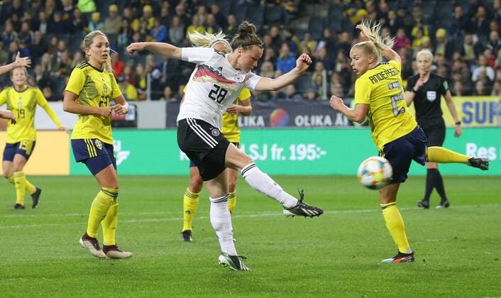 Stockholm , Fußball Länderspiel Frauen , Schweden vs. Deutschland , Marina Hegering ( GER )