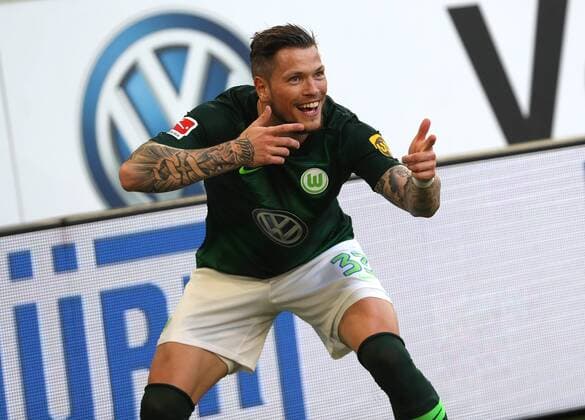 Sport Themen der Woche KW14 Sport Bilder des Tages VfL vs Hannover, 1. BL Wolfsburg, 06.04.2019, FUßBALL - VfL Wolfsburg vs Hannover 96,1. BL Saison 2018 19, Volkswagen Arena. Bild zeigt: Daniel Ginczek (VfL Wolfsburg) DFL REGULATIONS PROHIBIT ANY USE OF PHOTOGRAPHS AS IMAGE SEQUENCES AND OR QUASI-VIDEO. Wolfsburg *** VfL vs Hannover 1 BL Wolfsburg 06 04 2019 FOOTBALL VfL Wolfsburg vs Hannover 96 1 BL Season 2018 19 Volkswagen Arena Picture shows Daniel Ginczek VfL Wolfsburg DFL REGULATIONS PROHIBIT ANY USE OF PHOTOGRAPHS AS IMAGE SEQUENCES AND OR QUASI VIDEO Wolfsburg