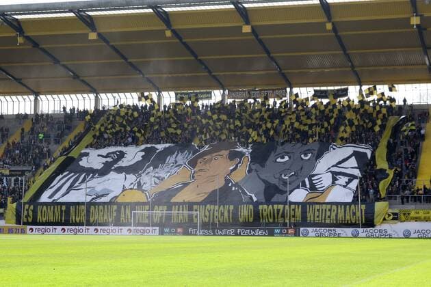 Fußball, Stadiongeschichte Alemannia Aachen Fußball Regionalliga West Alemannia Aachen - Rot-Weiss Essen am 06.04.2019 im Stadion Tivoli in Aachen Choreo der Fans von Alemannia Aachen