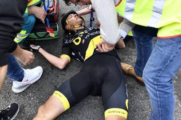 Sport Themen der Woche KW14 Sport Bilder des Tages Dutch Niki Terpstra of Direct Energie lies injured on the road after a crash during the 103rd edition of the Ronde van Vlaanderen - Tour des Flandres - Tour of Flanders one day cycling race, 270,1km from Antwerp to Oudenaarde, Sunday 07 April 2019. DIRKxWAEM  x05563379x