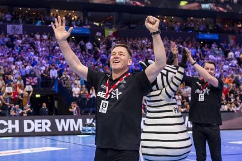 Hamburg, Deutschland 07. April 2019: REWE Final 4 - DHB Pokal Finale - SC Magdeburg vs. THW Kiel Trainer Alfred Gislason (THW Kiel) Schlussjubel Schlußjubel Emotion Freude Hamburg Barclaycard Arena Hamburg Deutschland