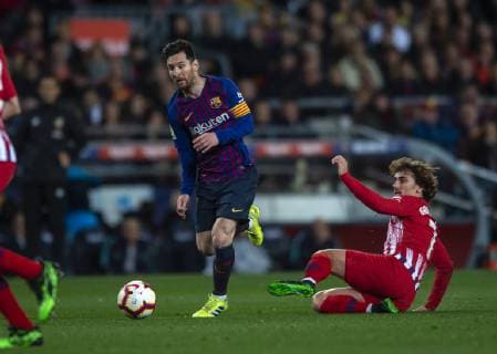 Lionel Messi of FC Barcelona Barca left, breaks through Antoine Griezmann of Club Atletico de Madrid during their 31st round match of the La Liga 2018-2019 season at Camp Nou Stadium in Barcelona, Spain, 6 April 2019. Messi, Suarez score to help Barcelona defeat Atletico de Madrid in La Liga  20190407_502952