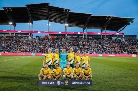 COMMERCE CITY, CO - APRIL 04: The starting eleven for Australia pose for a group photo before playing the United States Women s national team Nationalteam in a friendly at Dick s Sporting Goods Park in Commerce City, Colorado on April 4, 2019.. (Photo by Marc Piscotty Icon Sportswire) SOCCER: APR 04 Australia at USA Icon141190404004