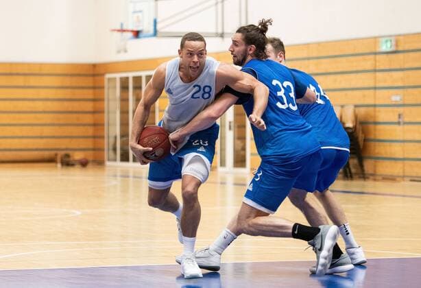 09.04.2019, xfux, Basketball BBL, Frankfurt Skyliners Training und Pressekonferenz Bachelor Andrej Mangold, azspor, wispor, emspor, emonline, v.l. Andrej Mangold (Fraport Skyliners Frankfurt), Marco Voeller (Fraport Skyliners Frankfurt) Frankfurt