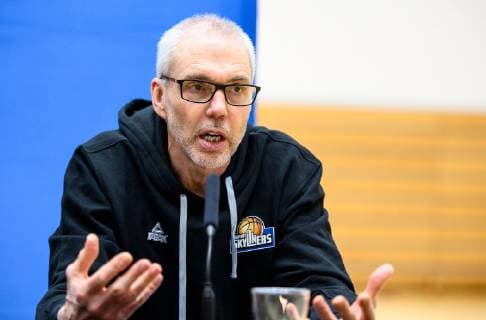 09.04.2019, xfux, Basketball BBL, Frankfurt Skyliners Training und Pressekonferenz Bachelor Andrej Mangold, azspor, wispor, emspor, emonline, v.l. Trainer Gordon Herbert (Head Coach, Fraport Skyliners Frankfurt) Frankfurt