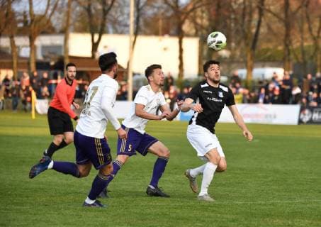 Fußball, AOK-Landespokal, VSG Altglienicke - Tennis Borussia Fussball, Herren, Saison 2018 2019, Halbfinale im Berliner AOK-Landespokal, VSG Altglenicke - Tennis Borussia, v. l. Sefa Kahraman (TeBe, Tennis Borussia), Max Konrad (TeBe, Tennis Borussia), Christian Skoda (VSG Altglienicke), 09.04. 2019, Copyright: xMatthiasxKochx