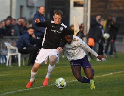 Fußball, AOK-Landespokal, VSG Altglienicke - Tennis Borussia Fussball, Herren, Saison 2018 2019, Halbfinale im Berliner AOK-Landespokal, VSG Altglenicke - Tennis Borussia, v. l. Rene Pütt (VSG Altglienicke), Bekai Jagne (TeBe, Tennis Borussia), 09.04. 2019, Copyright: xMatthiasxKochx