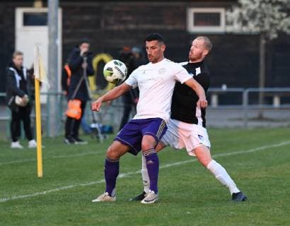Fußball, AOK-Landespokal, VSG Altglienicke - Tennis Borussia Fussball, Herren, Saison 2018 2019, Halbfinale im Berliner AOK-Landespokal, VSG Altglenicke - Tennis Borussia, v. l. Karim Benyamina (TeBe, Tennis Borussia), Christian Preiß ( Preiss , VSG Altglienicke), 09.04. 2019, Copyright: xMatthiasxKochx