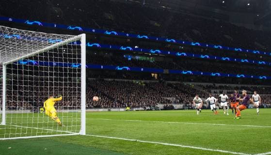 Goalkeeper Hugo Lloris of Spurs saves a penalty from Sergio Ag?ero of Man City during the UEFA Champions League 1st leg match between Tottenham Hotspur and Manchester City at Tottenham Hotspur Stadium, London, England on 9 April 2019. Copyright: xAndyxRowlandx PMI-2743-0001