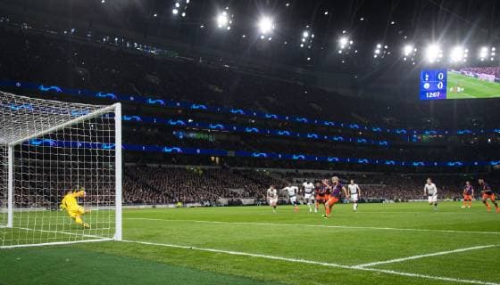 Goalkeeper Hugo Lloris of Spurs saves a penalty from Sergio Ag?ero of Man City during the UEFA Champions League 1st leg match between Tottenham Hotspur and Manchester City at Tottenham Hotspur Stadium, London, England on 9 April 2019. Copyright: xAndyxRowlandx PMI-2743-0002