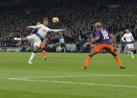 London, United Kingdom, 09.04.2019, UEFA Champions League - 2018 19 Season, Viertelfinale, 1. Runde, Tottenham Hotspur - Manchester City, Dele Alli (Tottenham) controls the ball ( DeFodi056