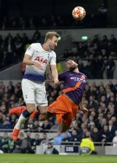 London, United Kingdom, 09.04.2019, UEFA Champions League - 2018 19 Season, Viertelfinale, 1. Runde, Tottenham Hotspur - Manchester City, Harry Kane (Tottenham) and Nicolas Otamendi (Manchester City) battle for the ball ( DeFodi056