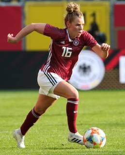 09.04.2019 Deutschland, Paderborn, Fußball Länderspiel Frauen Deutschland vs. Japan, Linda Dallmann (GER) DFB REGULATIONS PROHIBIT ANY USE OF PHOTOGRAPHS AS IMAGE SEQUENCES AND OR QUASI-VIDEO. Gemäß den Vorgaben der DFL Deutsche Fußball Liga ist es untersagt, in dem Stadion und oder vom Spiel angefertigte Fotoaufnahmen in Form von Sequenzbildern und oder videoähnlichen Fotostrecken zu verwerten bzw. verwerten zu lassen.
