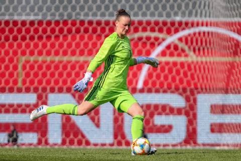 Fußball Frauen Länderspiel Deutschland - Japan am 09.04.2019 in der Benteler-Arena in Paderborn Almuth Schult ( Deutschland ) DFB regulations prohibit any use of photographs as image sequences and or quasi-video.