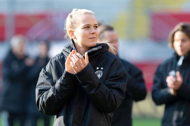 Paderborn , Deutschland 09.04.2019: DFB Länderspiel - Frauen - 2018 2019 - Deutschland vs. Japan Merle Frohms (SC Freiburg Deutschland) DFB regulations prohibit any use of photographs as image sequences and or quasi-video. Paderborn Nordrhein-Westfalen Deutschland Benteler Arena