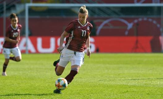 Fussball, Deutschland, Frauen Länderspiel , Vorbereitung zur WM 2019 in Frankreich, Benteler-Arena, Paderborn: Deutschland (rot) - Japan (blau) 2:2; Alexandra Popp (GER). Aktion, Einzelbild. DFB REGULATIONS PROHIBIT ANY USE OF PHOTOGRAPHS AS IMAGE SEQUENCES AND OR QUASI-VIDEO. *** Soccer Germany Women International match Preparation for World Cup 2019 in France Benteler Arena Paderborn Germany red Japan blue 2 2 Alexandra Popp GER Action single DFB REGULATIONS PROHIBIT ANY USE OF PHOTOGRAPHS AS IMAGE SEQUENCES AND OR QUASI VIDEO