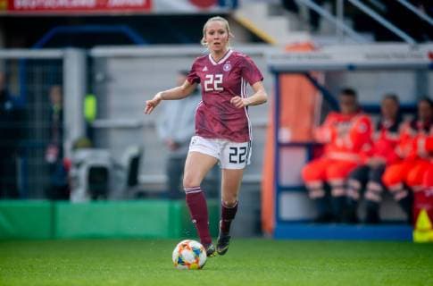 9. April 2019: Paderborn, Benteler Arena: Fussball Laenderspiel Frauen: Deutschland - Japan: Deutschlands Turid Knaak am Ball.